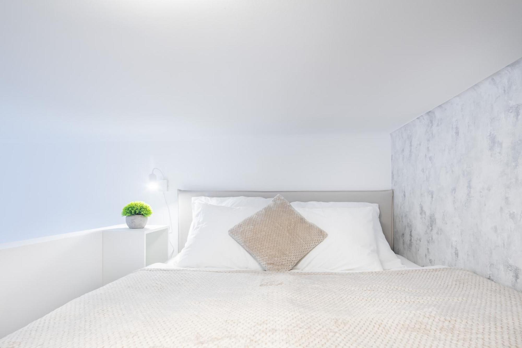 Very Central New Comfy Studio Loft *
