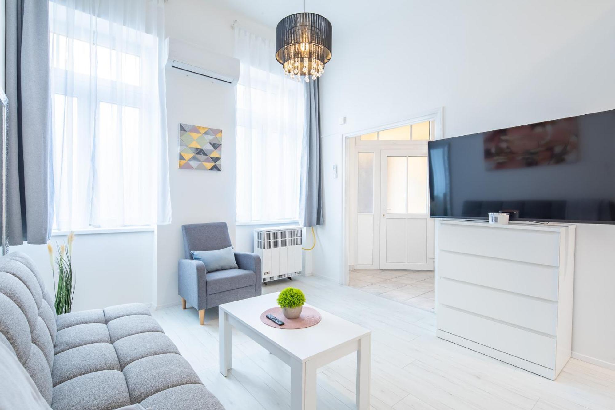 Very Central New Comfy Studio Loft *