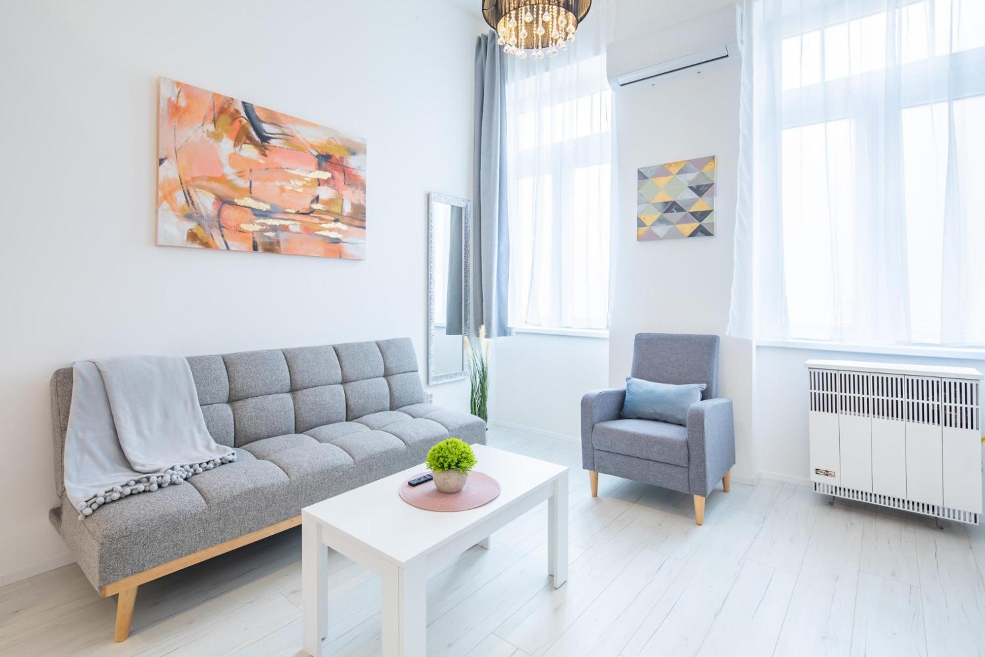 Very Central New Comfy Studio Loft Apartment