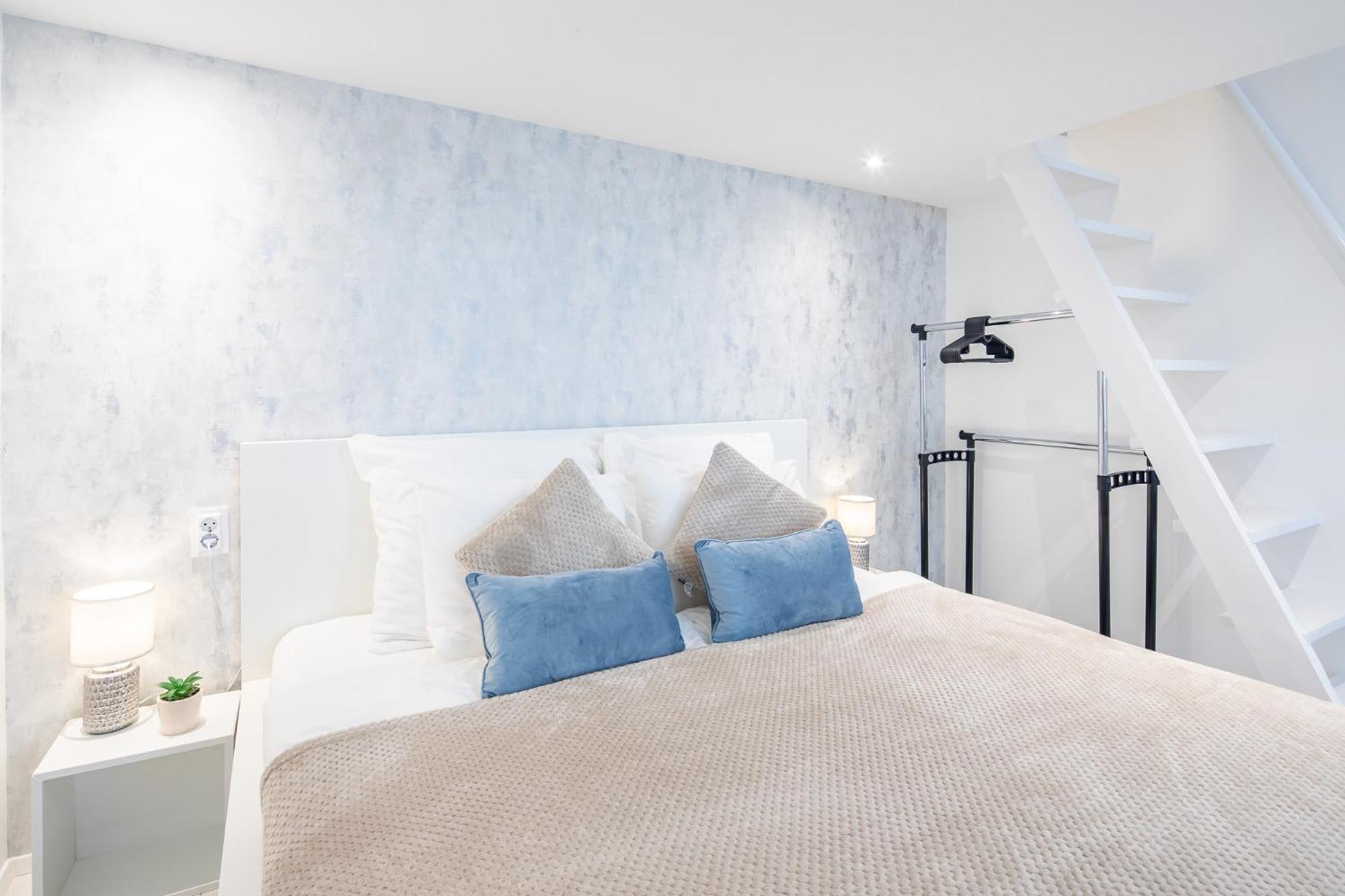 Very Central New Comfy Studio Loft *