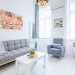 Very Central New Comfy Studio Loft